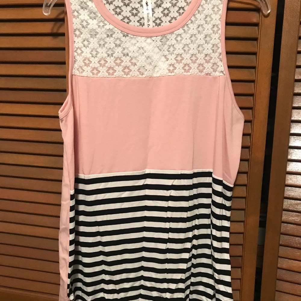 Sleeveless Lace Tank Top